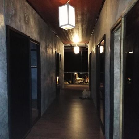 Phayam Hostel パヤム島 エクステリア 写真