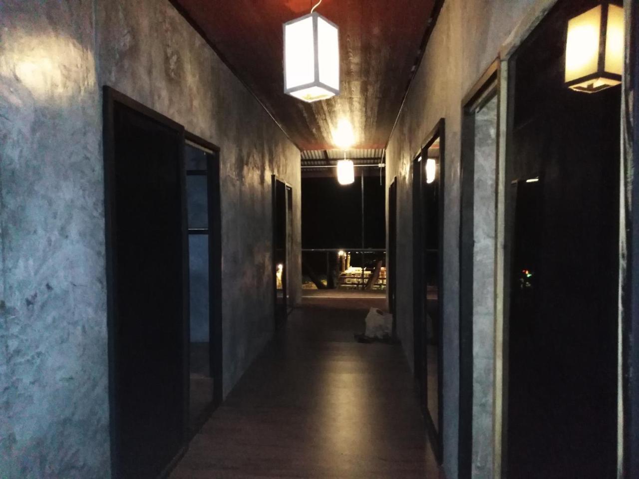 Phayam Hostel パヤム島 エクステリア 写真