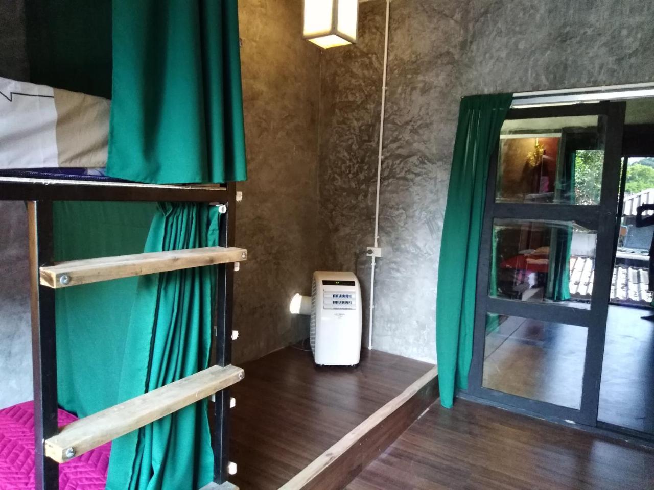 Phayam Hostel パヤム島 エクステリア 写真