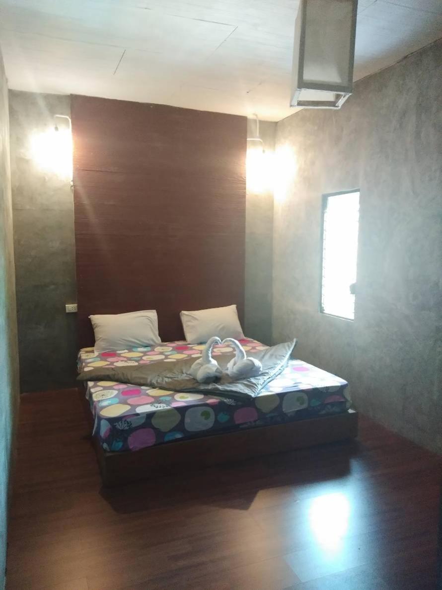 Phayam Hostel パヤム島 エクステリア 写真