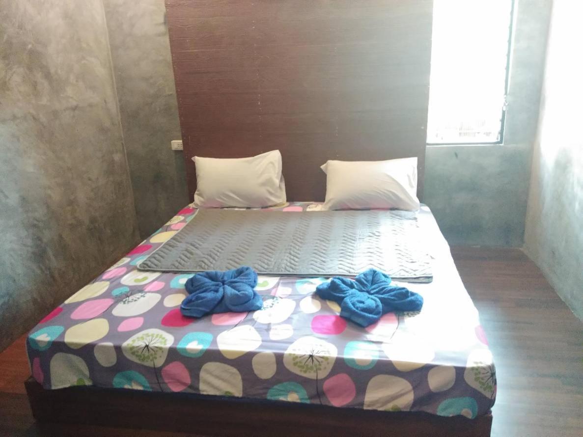 Phayam Hostel パヤム島 エクステリア 写真
