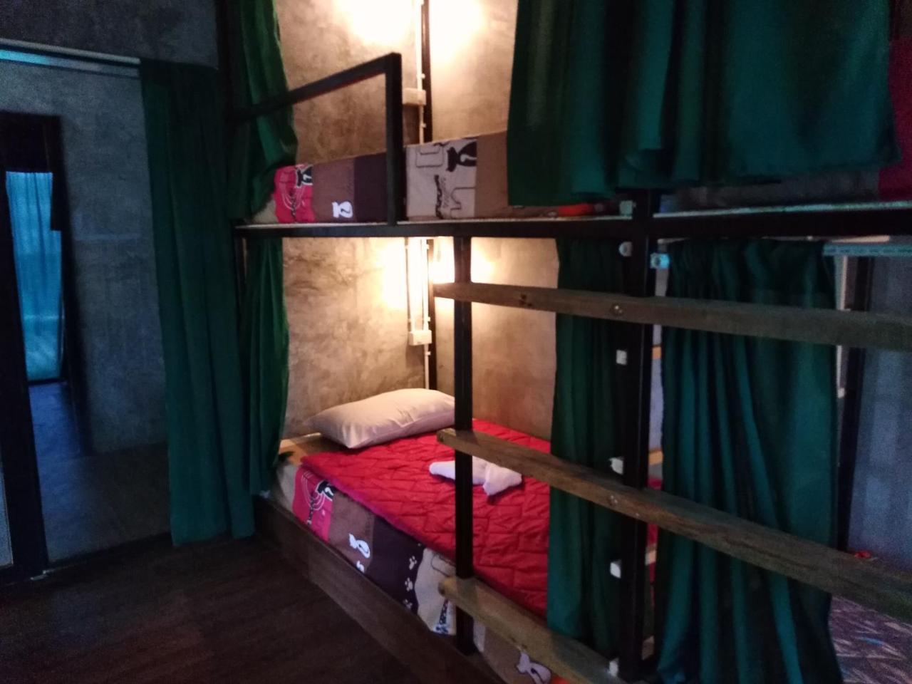 Phayam Hostel パヤム島 エクステリア 写真