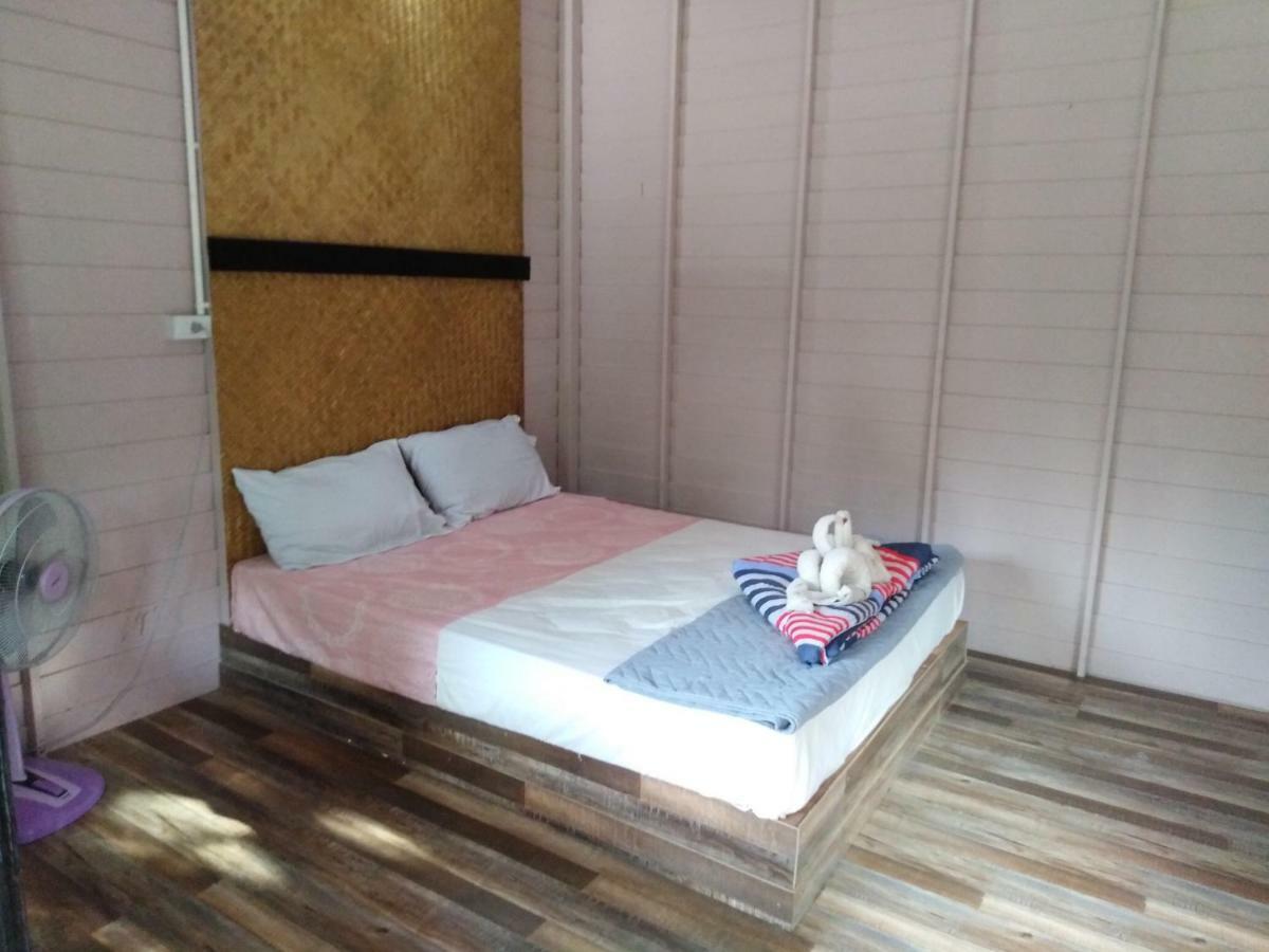 Phayam Hostel パヤム島 エクステリア 写真