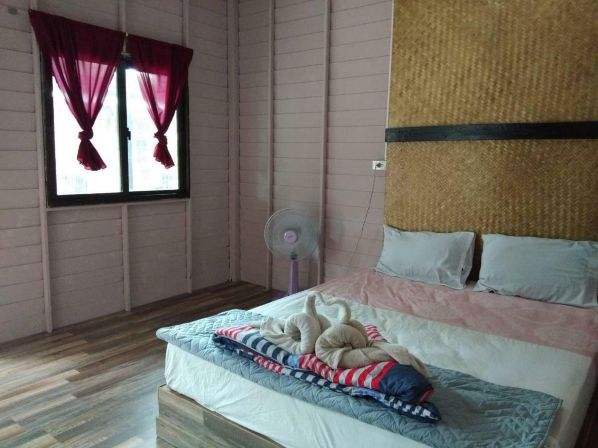 Phayam Hostel パヤム島 エクステリア 写真