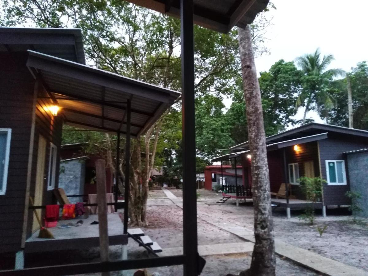 Phayam Hostel パヤム島 エクステリア 写真