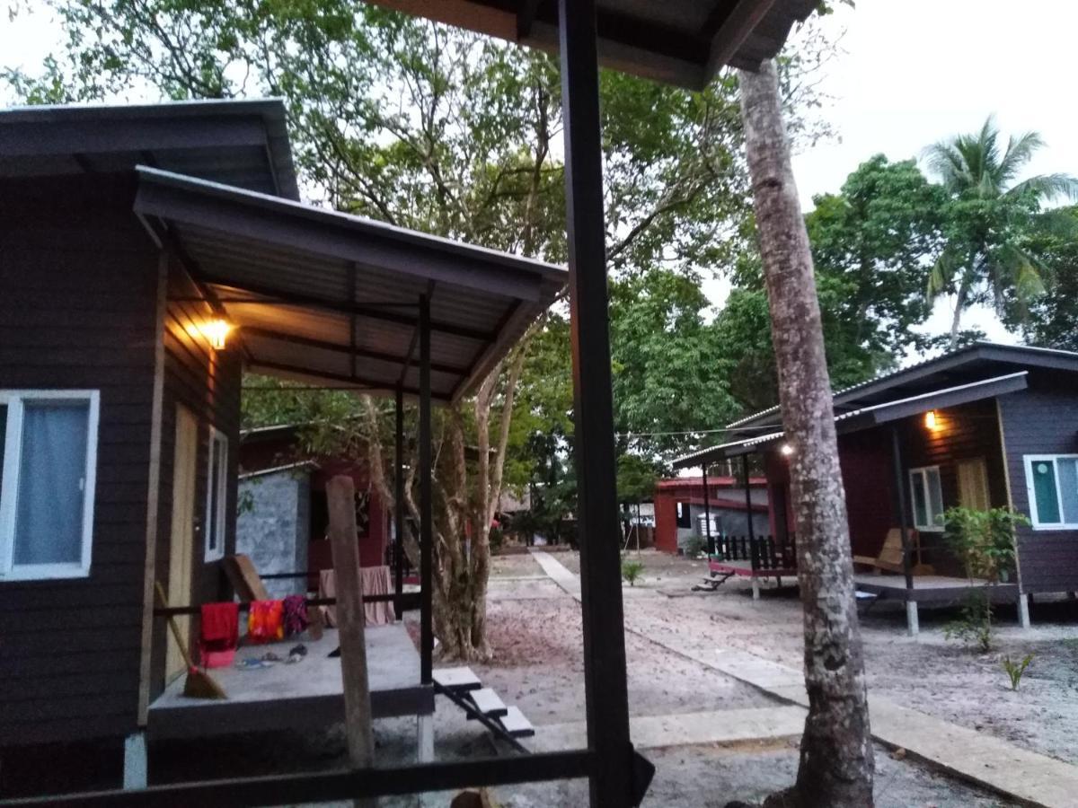Phayam Hostel パヤム島 エクステリア 写真
