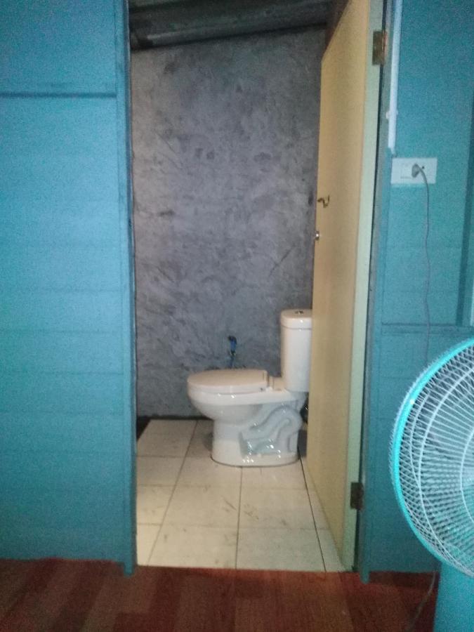 Phayam Hostel パヤム島 エクステリア 写真