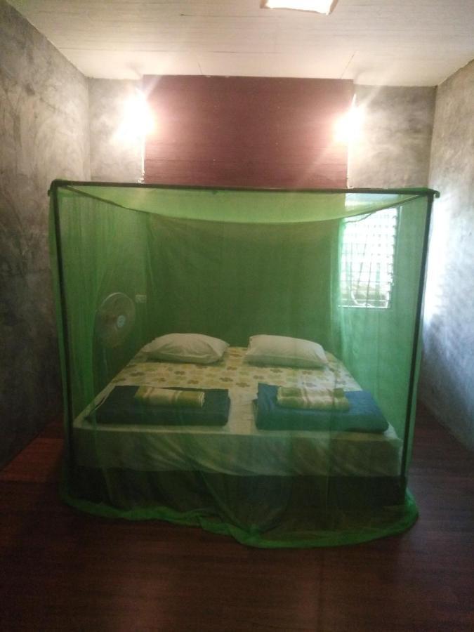 Phayam Hostel パヤム島 エクステリア 写真