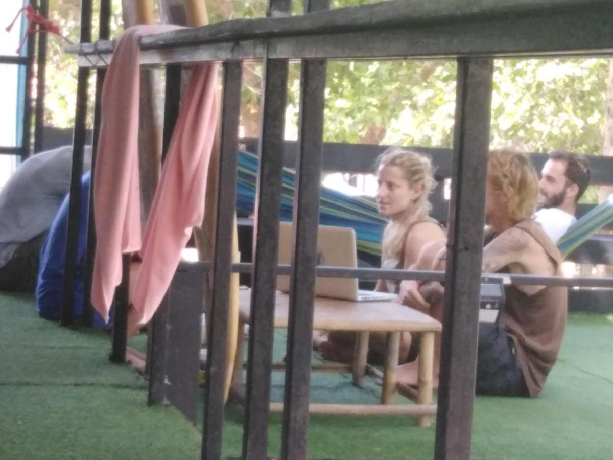 Phayam Hostel パヤム島 エクステリア 写真