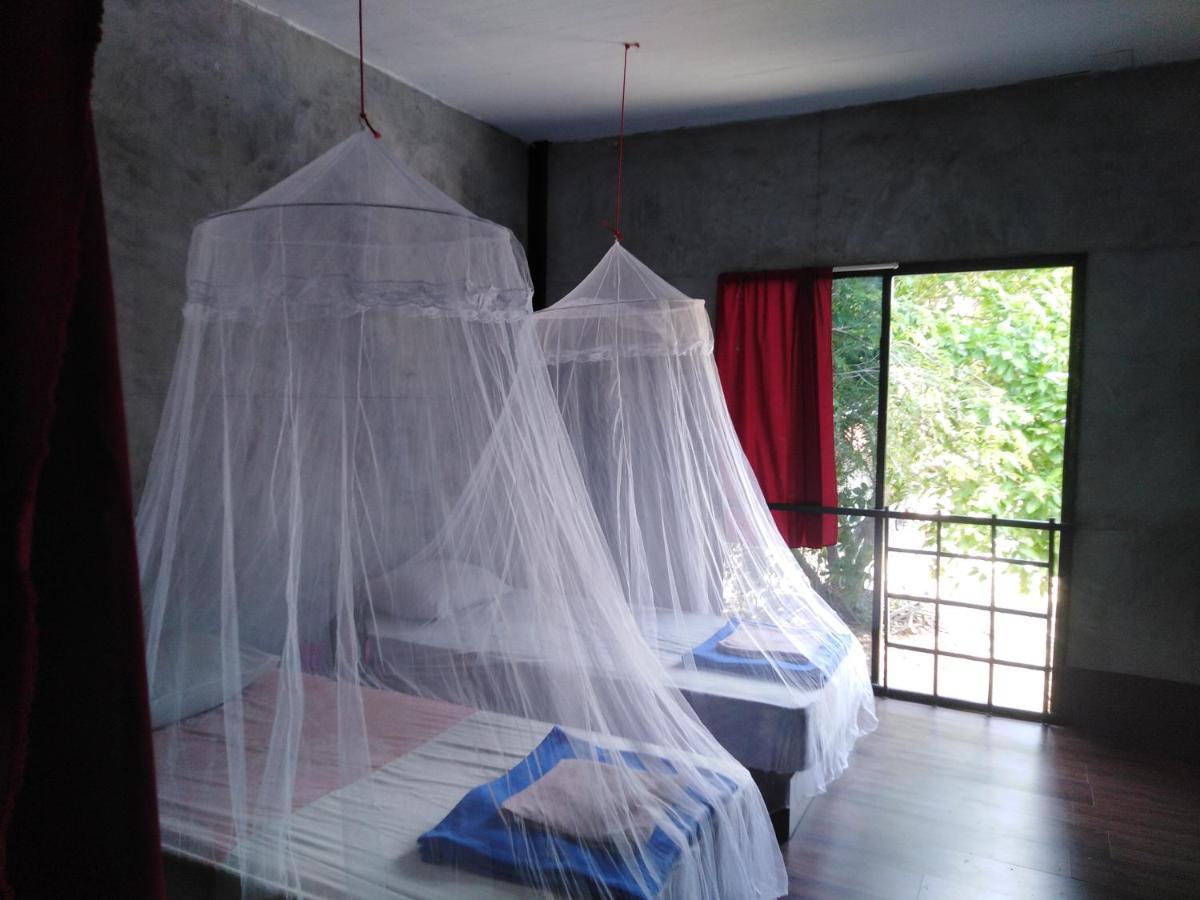 Phayam Hostel パヤム島 エクステリア 写真